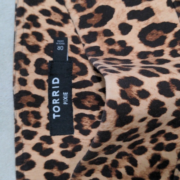 SOLD  Torrid Leopard Print Pixie Ponte Pants sz 0 Leggings 12 / 14 - Picture 5 of 5